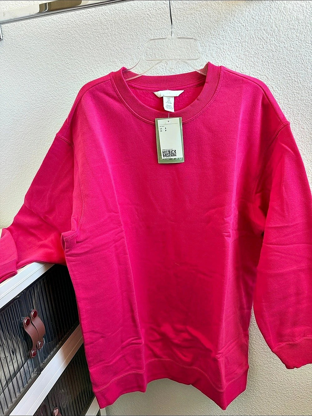 NWT H&M Bright Pink OVERSIZED Crewneck Sweatshirt Size Small.
